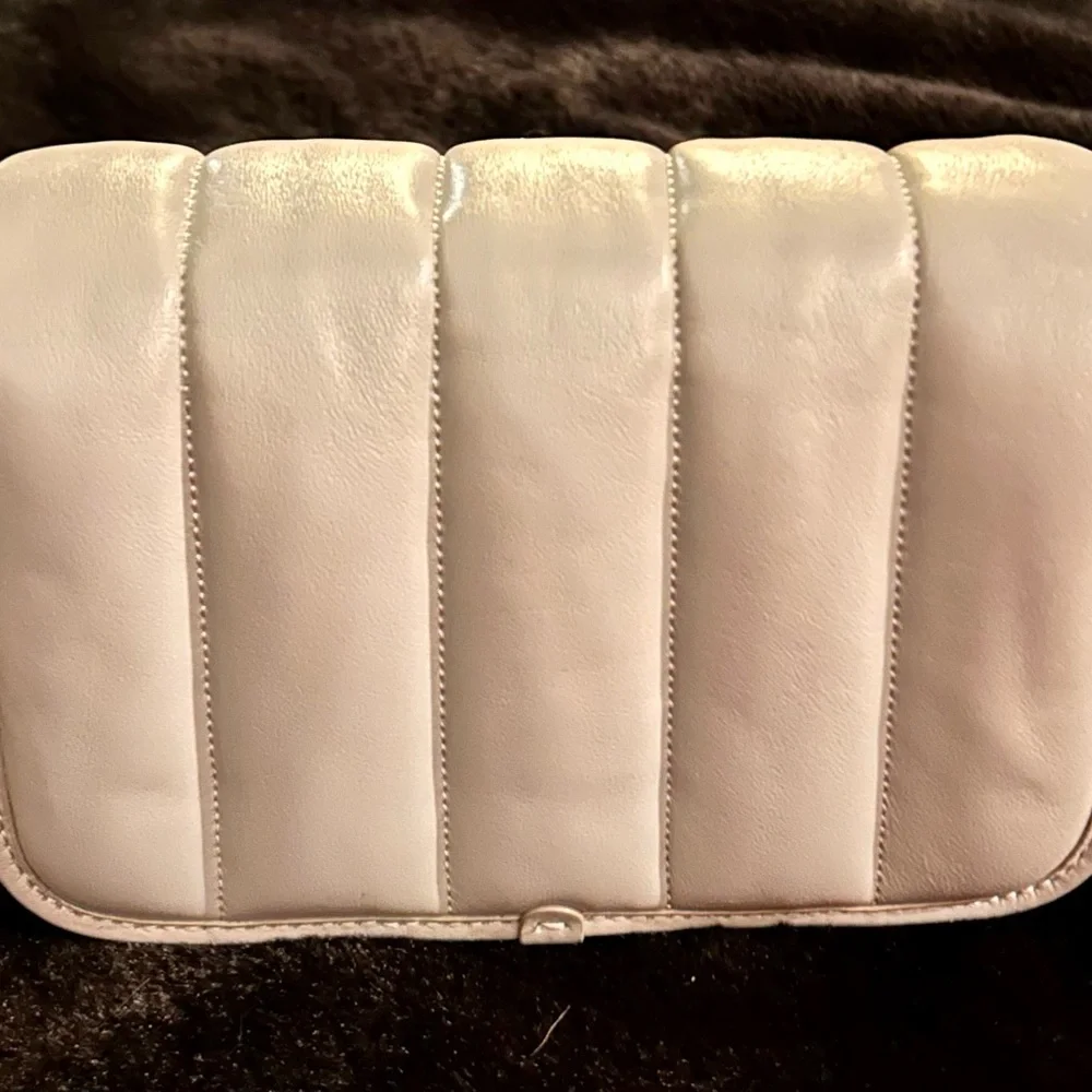 EUC Coach Quilted Shoulder Bag in Light Gray with Gold Chain - Picture 5 of 7